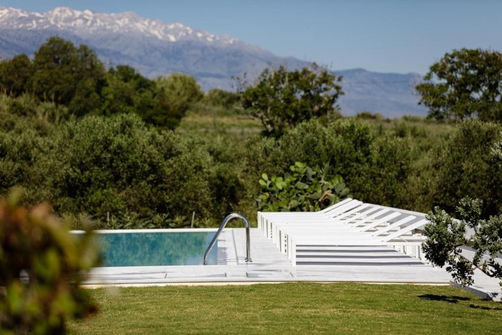 Mikro Livadi Special Lodges - Has An Eco Salt Water Pool - 150M From The Beach Episkopi  Екстер'єр фото