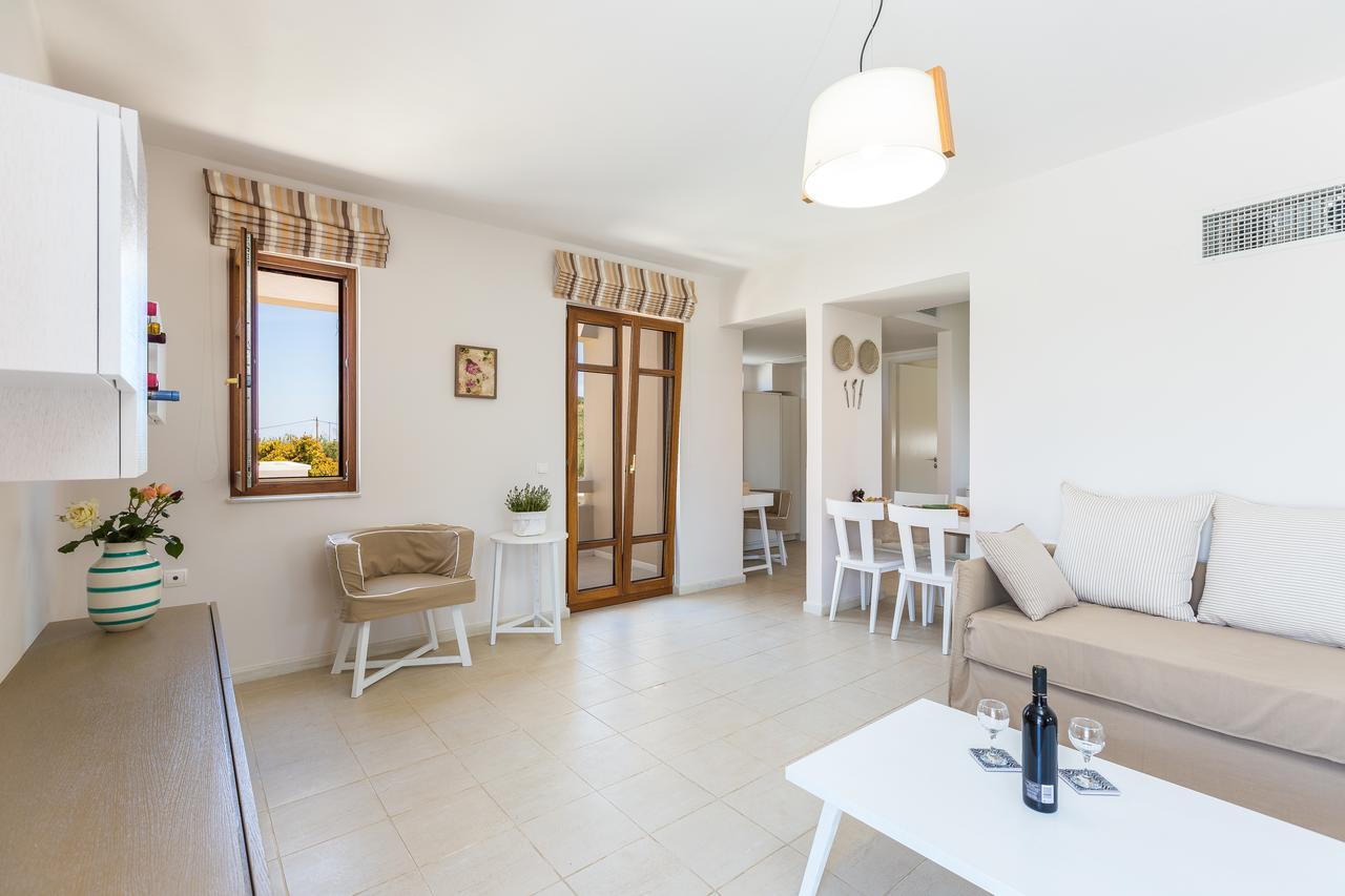 Mikro Livadi Special Lodges - Has An Eco Salt Water Pool - 150M From The Beach Episkopi  Екстер'єр фото