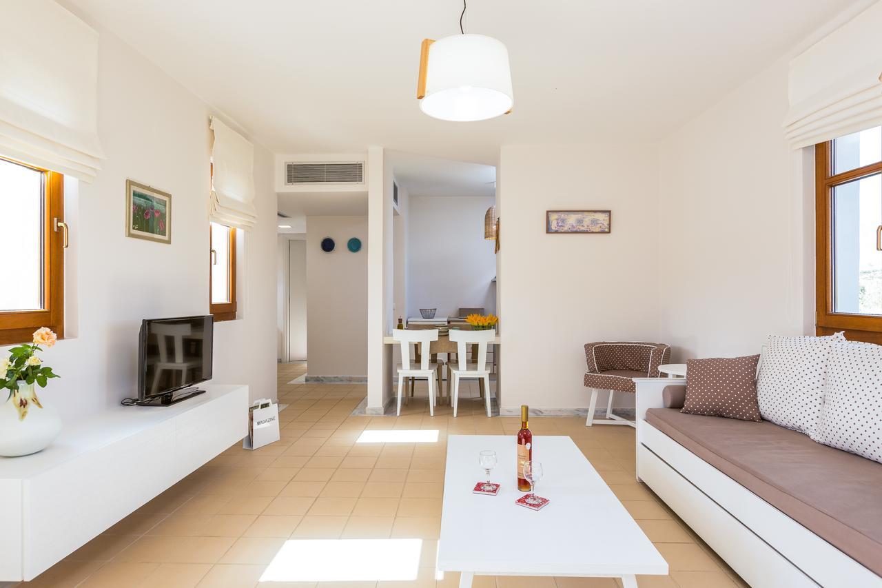 Mikro Livadi Special Lodges - Has An Eco Salt Water Pool - 150M From The Beach Episkopi  Екстер'єр фото